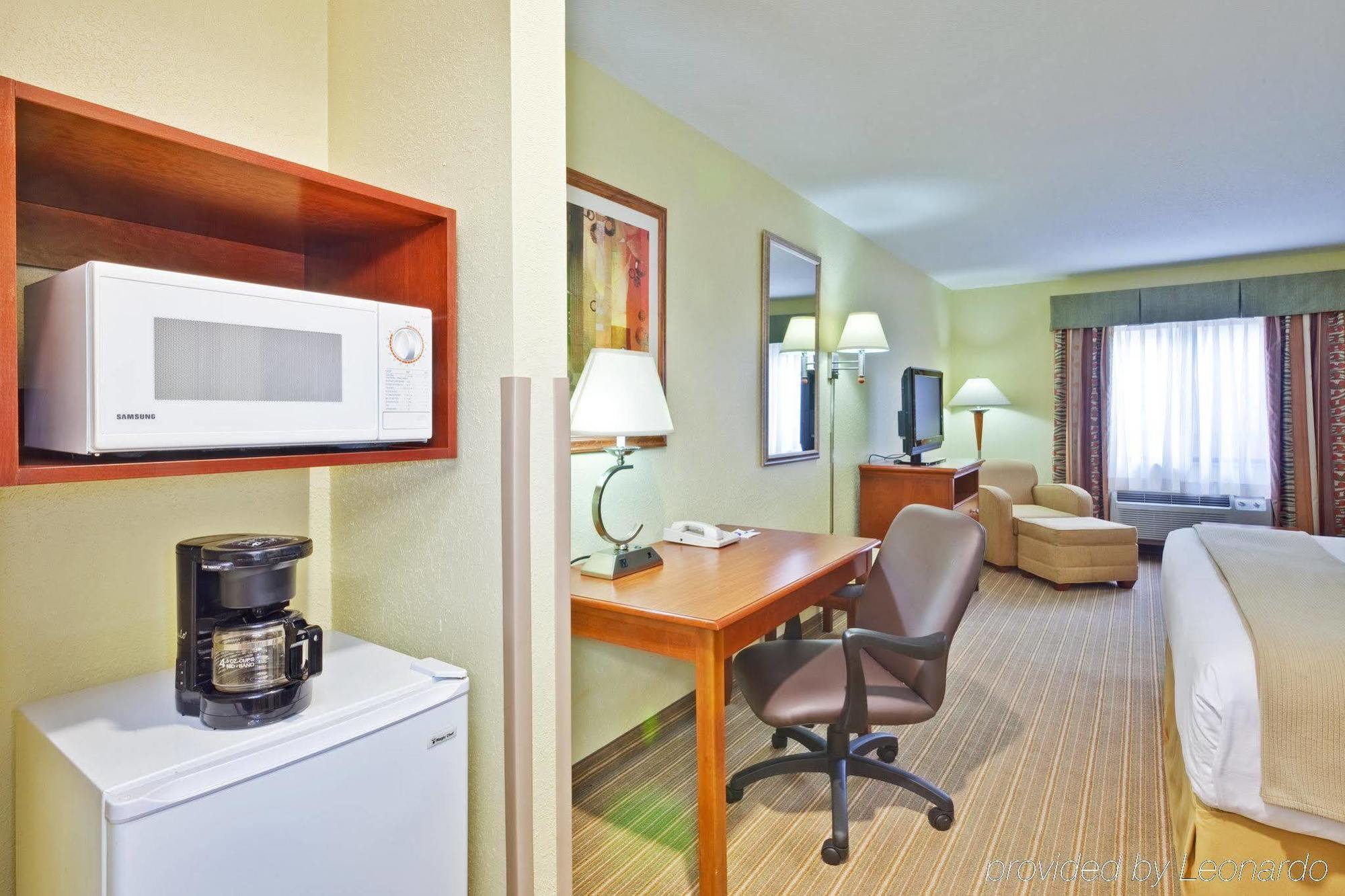 Holiday Inn Express Winfield - Teays Valley Hurricane Buitenkant foto