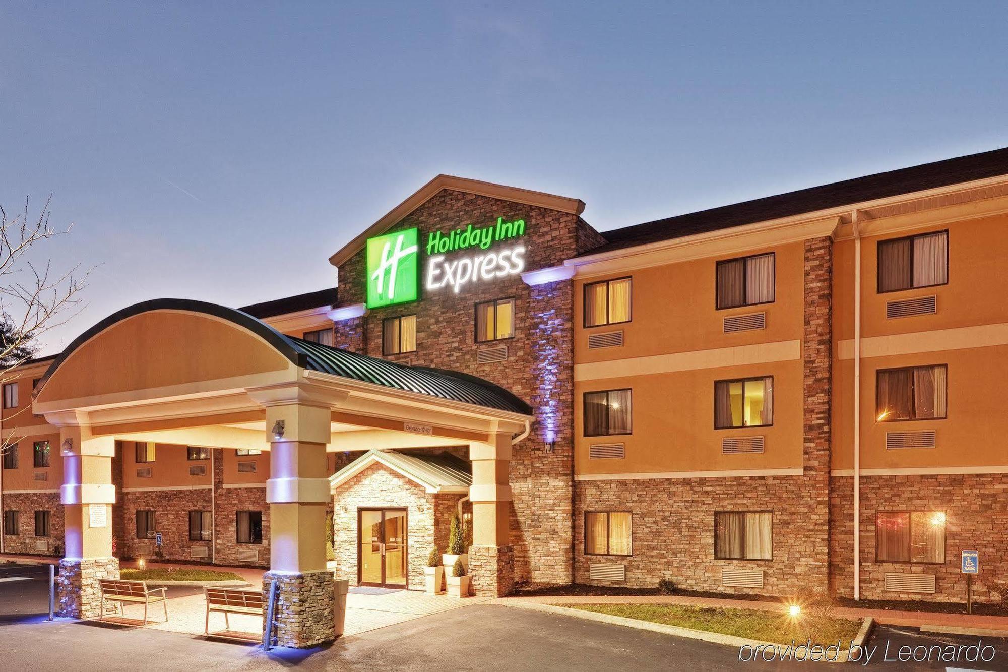 Holiday Inn Express Winfield - Teays Valley Hurricane Buitenkant foto