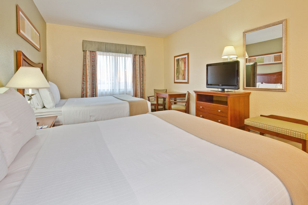 Holiday Inn Express Winfield - Teays Valley Hurricane Buitenkant foto